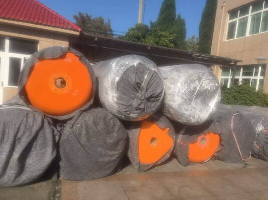 24 maanden periode met schuim gevulde fenders D3.0m X L5.0m doorbuiging 60 procent Duurzame beschermingsoplossing voor maritieme dokken