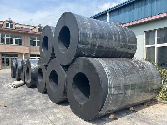 Treksterkte 10-30 MPa cilindrisch rubberen spatbord met hoge energieabsorptie, waardoor aanmeren op zee en bescherming tegen stoten van schepen wordt gegarandeerd