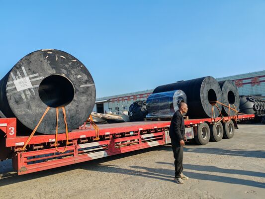 Reactiekracht 5-3000KN Clindrische rubberen spatbord Corrosiebestendig Marine Dock Bumper voor scheepsbescherming en pier-impactabsorptie
