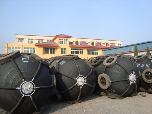 0.05-0.08Mpa Rubber Yokohama Pneumatic Fender met warm gegalvaniseerde flens