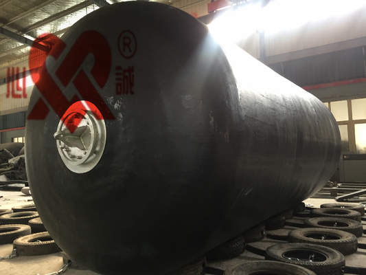 Densiteit ISO 17357 Standaard Polyurethane Foam Filled Fender Met Geen Merken En weinig onderhoud