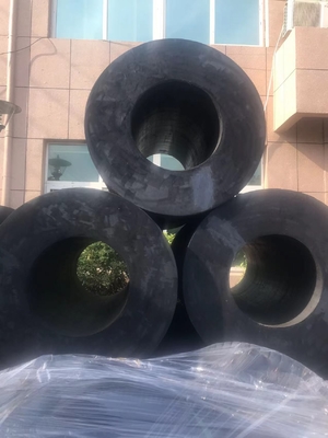 Geboulde installatie Cylindrische rubber fender 10-1000kg Lengte 1000-5000mm Aanpasbaar voor haven- en doktoepassingen
