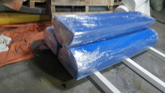 Installatie van een gespeld D-type rubberen fender voor aanpasbare aanlegbescherming