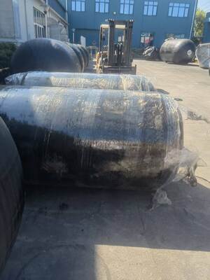 Polyurethaanschuim- en rubberschuimgevulde fenders ontworpen om botsingsvermijding en verbeterde impactbescherming te bieden