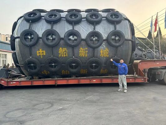 24 maanden periode met schuim gevulde fenders D3.0m X L5.0m doorbuiging 60 procent Duurzame beschermingsoplossing voor maritieme dokken