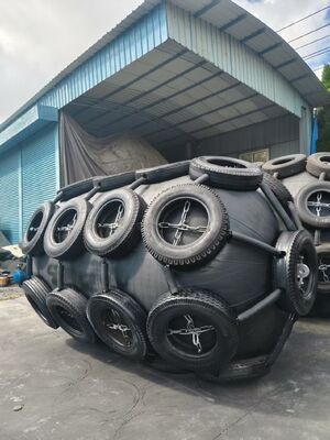 Extrusieproces Marine Rubber Stootwillen Hoge Druk Technologie 10 Jaar Ontwerp Gebruiksduur