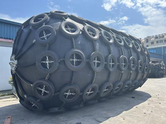 Extrusieproces Marine Rubber Stootwillen Hoge Druk Technologie 10 Jaar Ontwerp Gebruiksduur