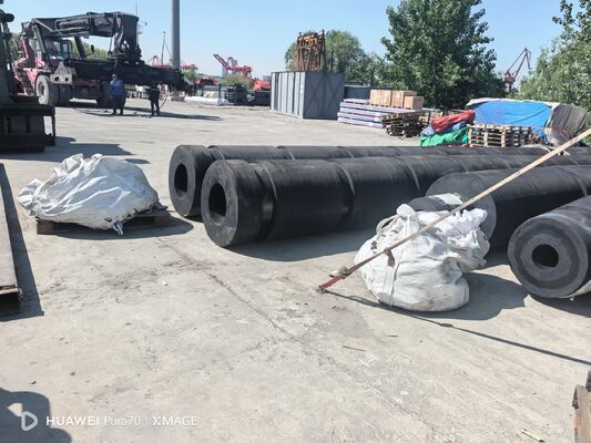 Hardheid 70-85A Sleepboot Fenders Zware Laadcapaciteit Giet- en Extrusievormen Duurzame Maritieme Beschermingsoplossingen